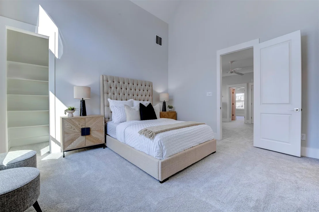 Photo of 5126 Rosslyn Road