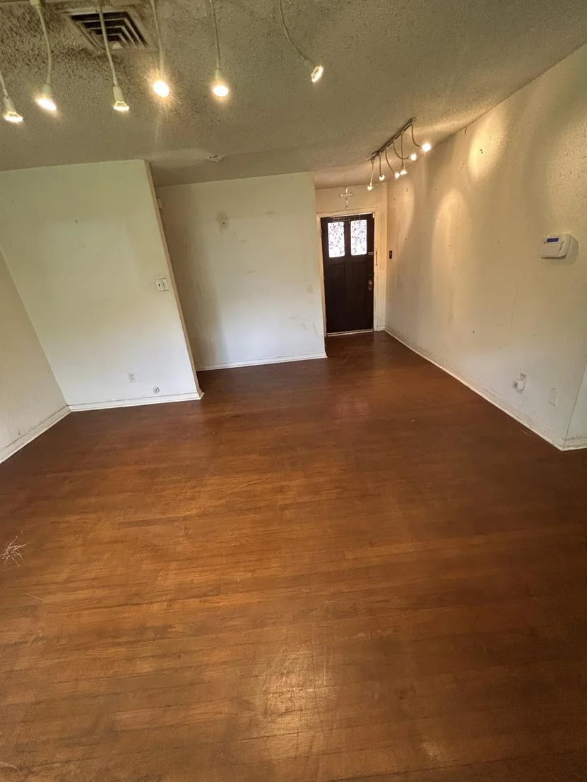 Photo of 5711 Turtle Creek Road