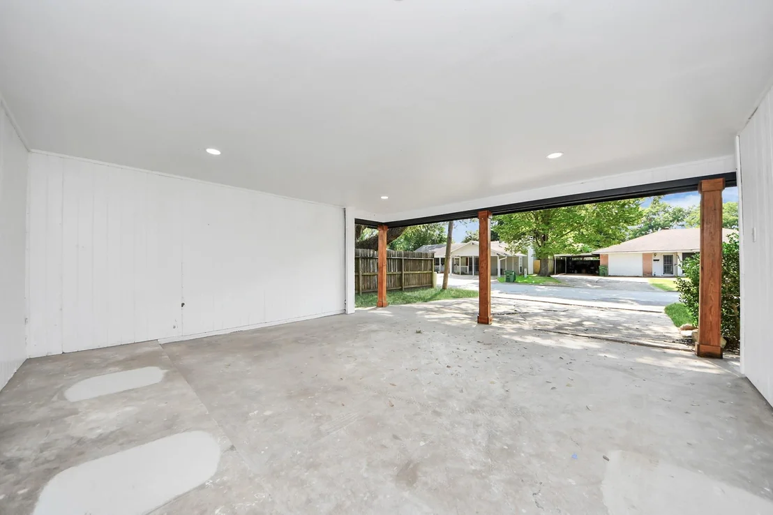 Photo of 916 Woods Drive