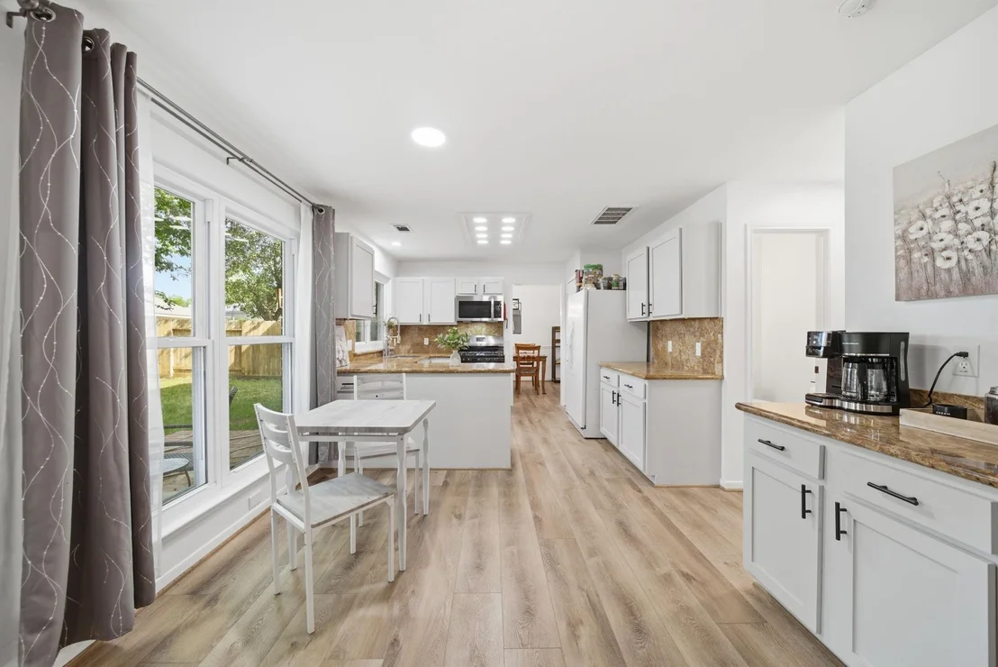 Photo of 815 Sierra Lake Drive