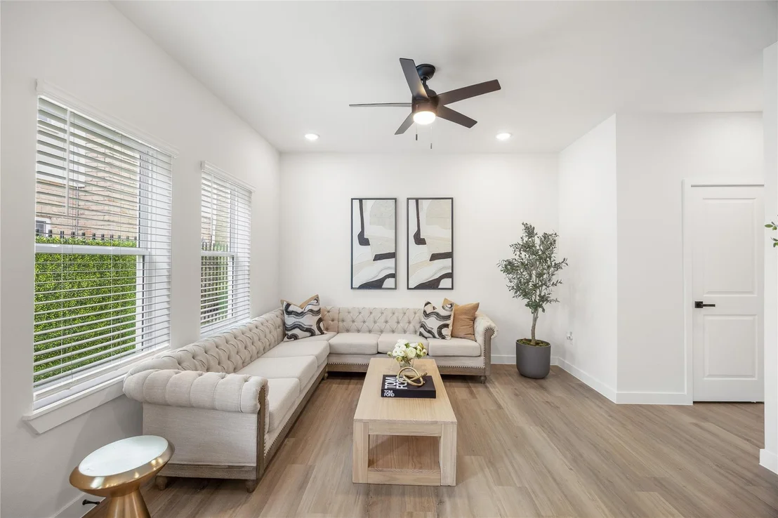 Photo of 11619 Waldemar Drive