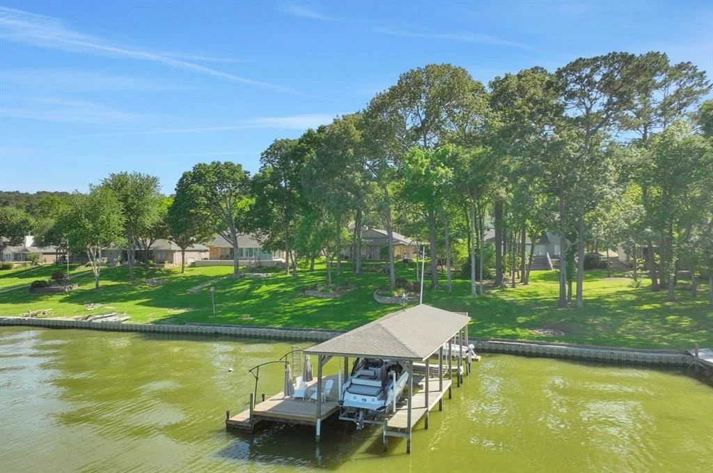 Photo of 251 Lake Oaks Boulevard