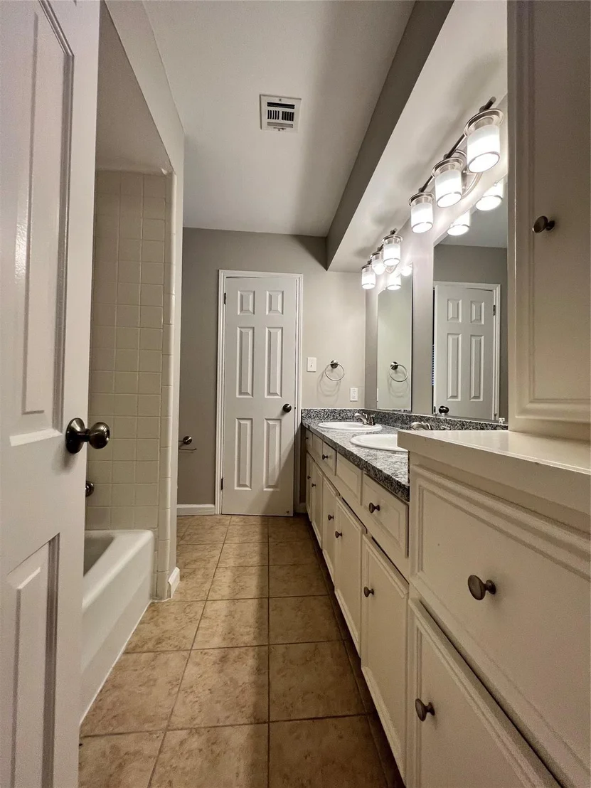 Photo of 1506 Castlerock Drive