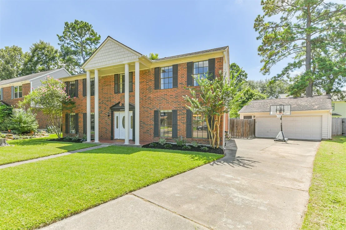Photo of 2604 Silver Falls Drive