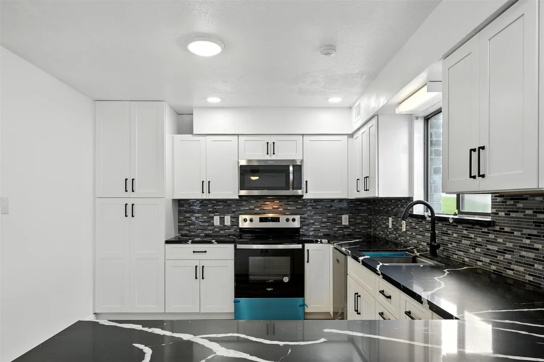 Photo of 1046 Lake View Drive