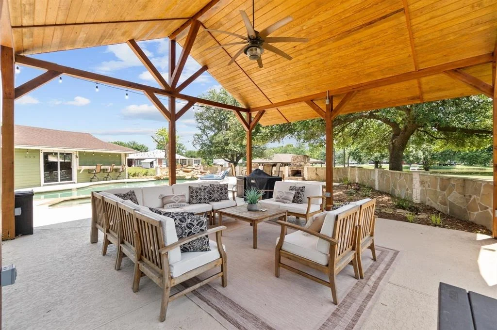 Photo of 11008 Hillside Drive