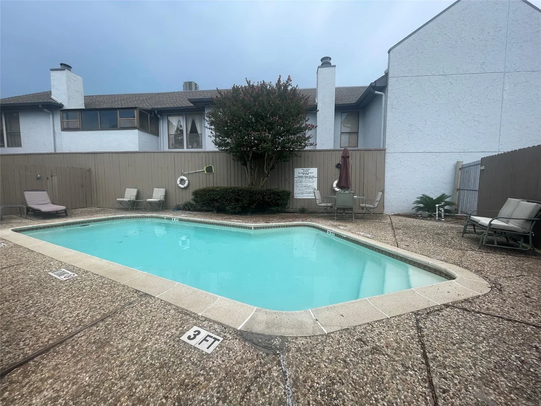 Photo of Unit 4 at 1908 Augusta Drive