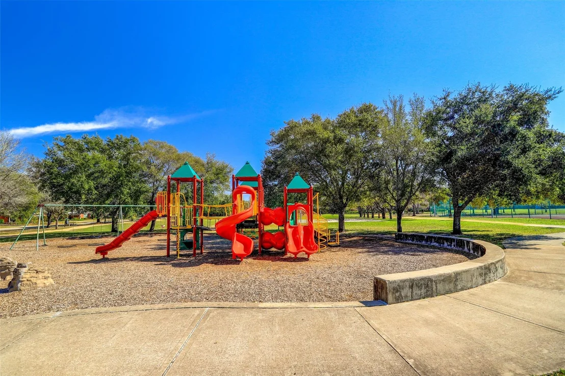 Photo of 4721 Kingfisher Drive