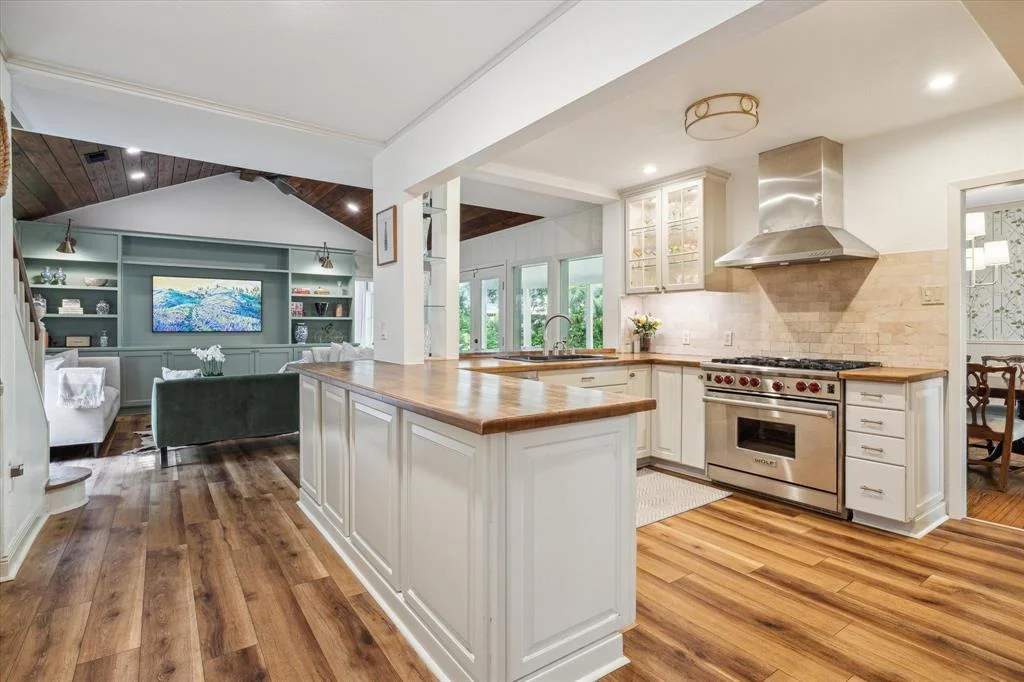 Photo of 2618 Sunset Boulevard