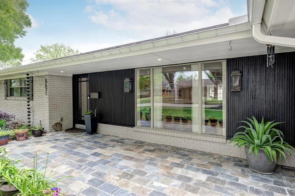 Photo of 5631 Benning Drive