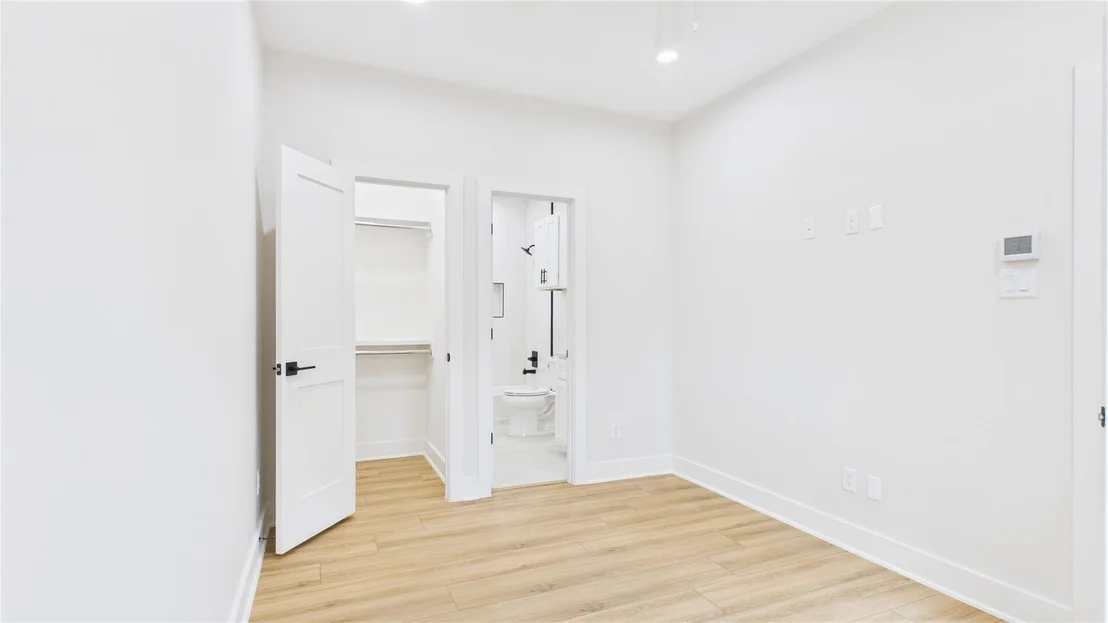 Photo of 4504 Robertson