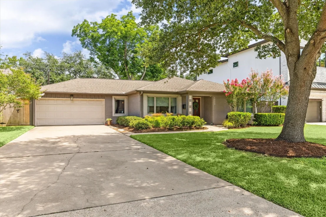 Photo of 4920 Maple