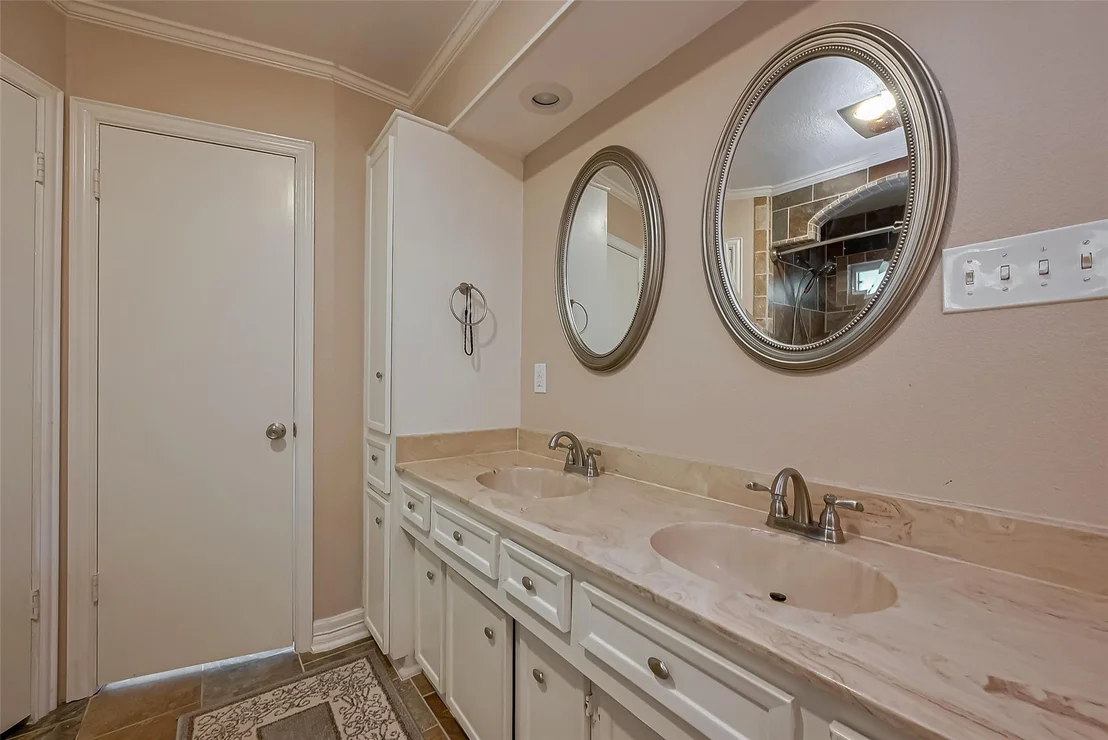 Photo of 14626 Ravenhurst Lane