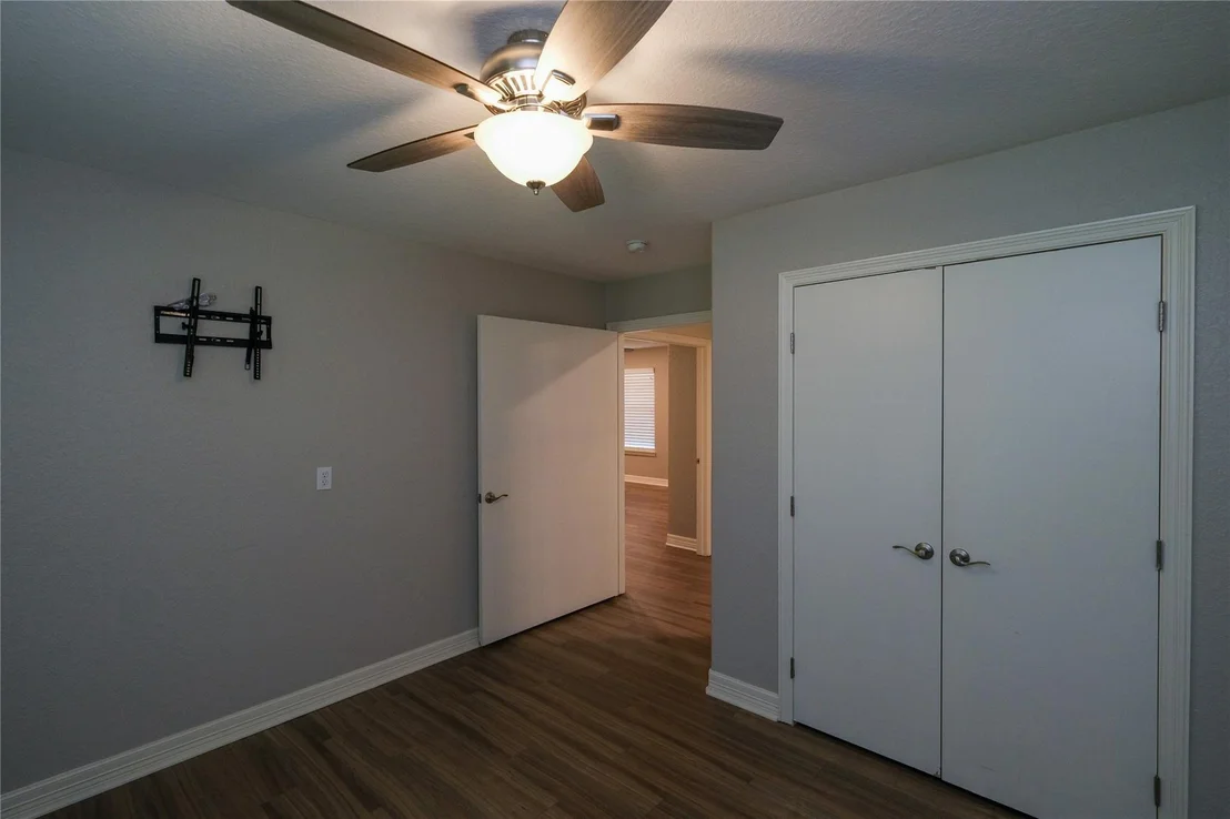 Photo of 915 Live Oak Drive