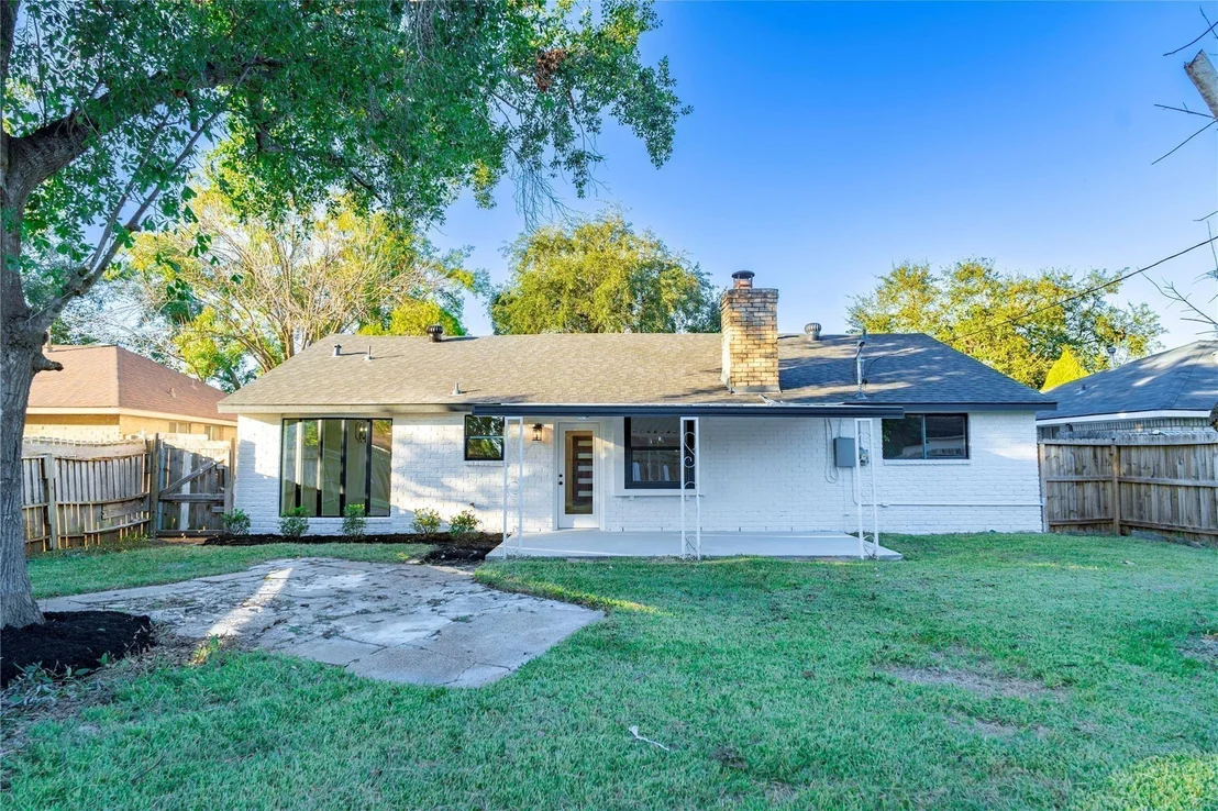 Photo of 10907 Sharpview Drive