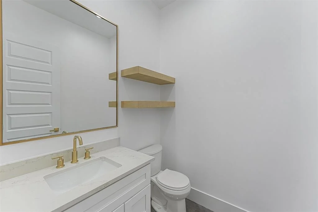 Photo of 84 Lakeway Court
