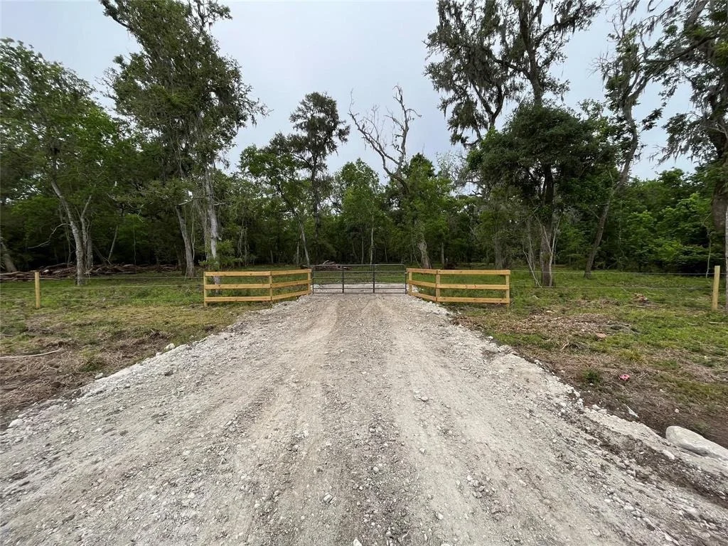 Photo of 2872 Brazoria County Road