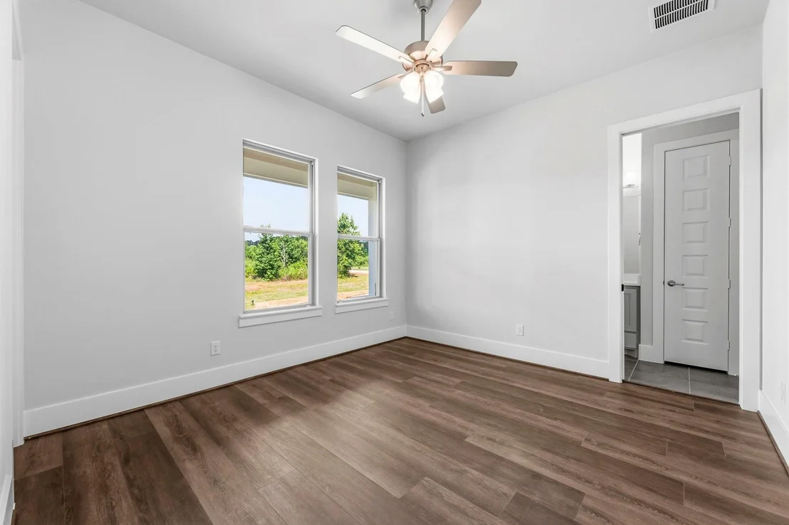 Photo of 16140 Forest Mill Road