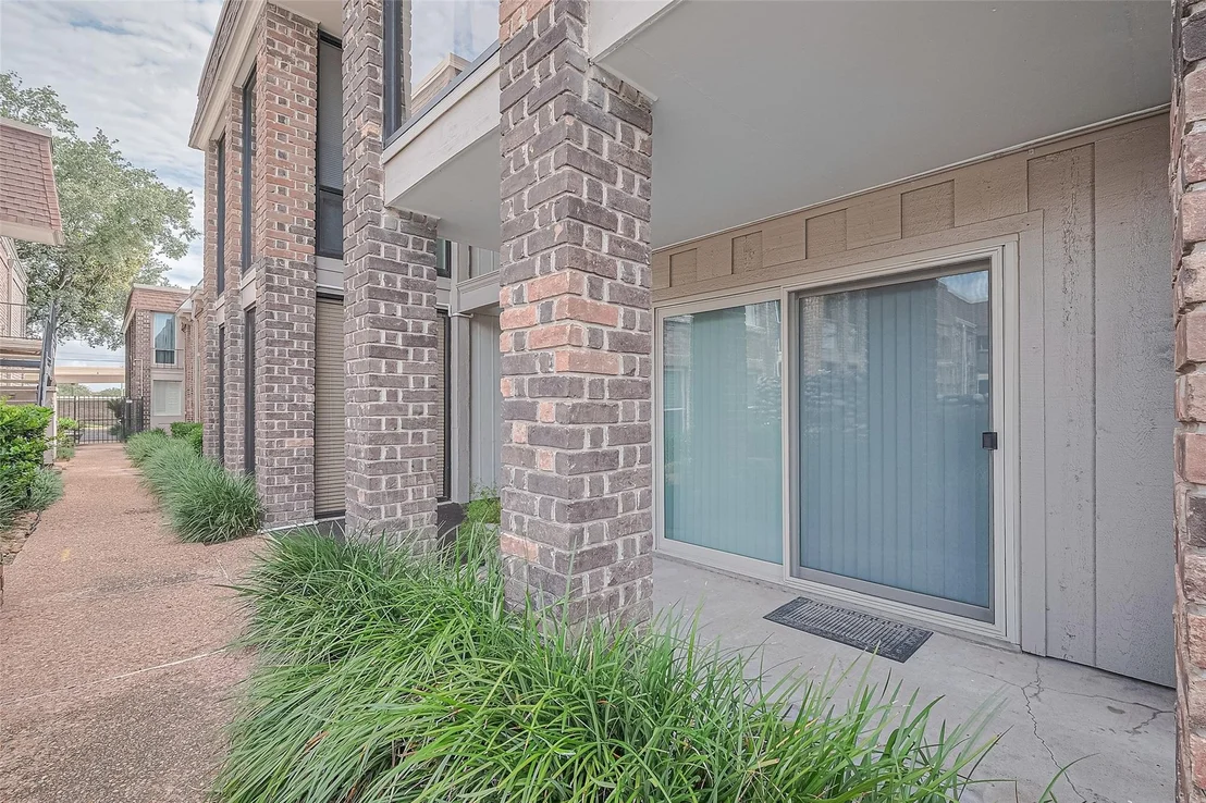 Photo of Unit 33 at 7575 Katy Freeway