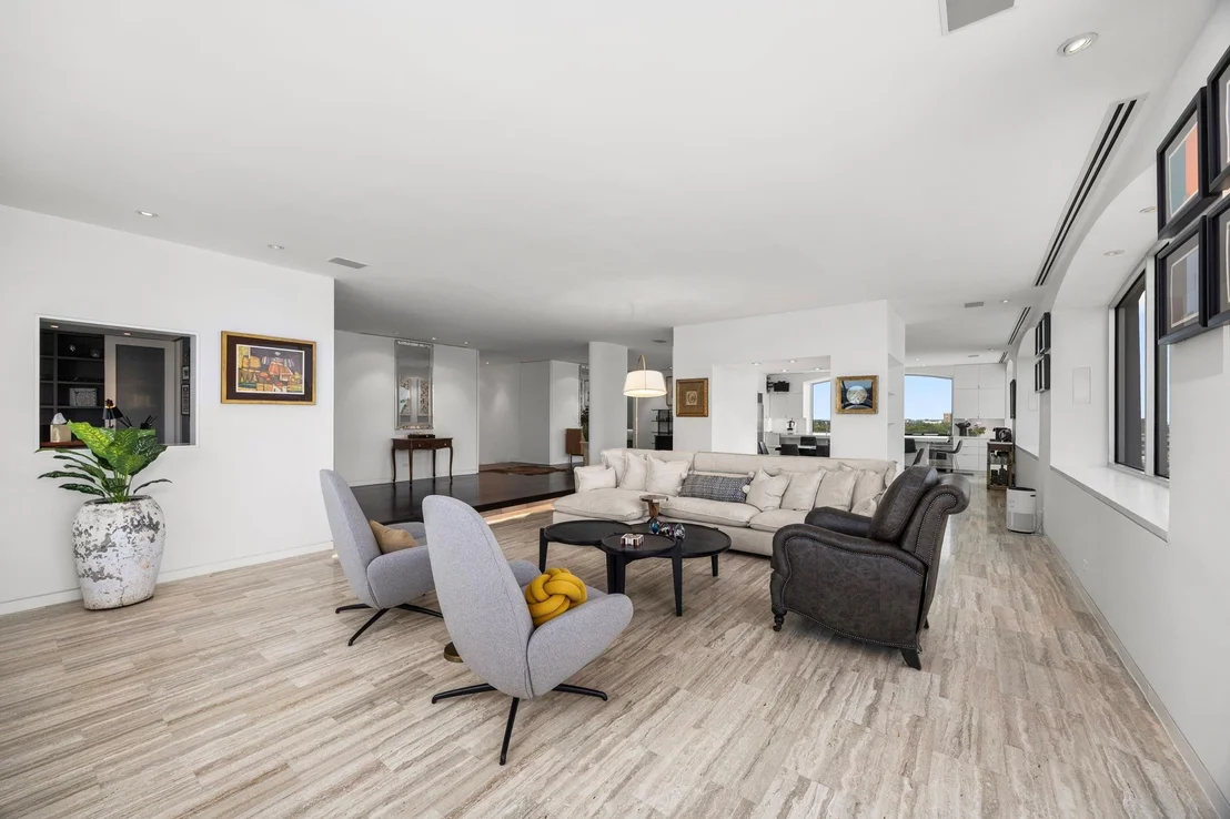 Photo of Unit PHE at 2701 Westheimer Road