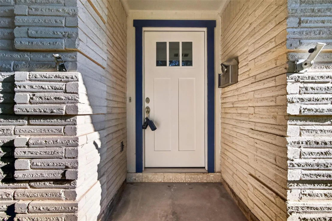 Photo of 5938 Claridge Drive