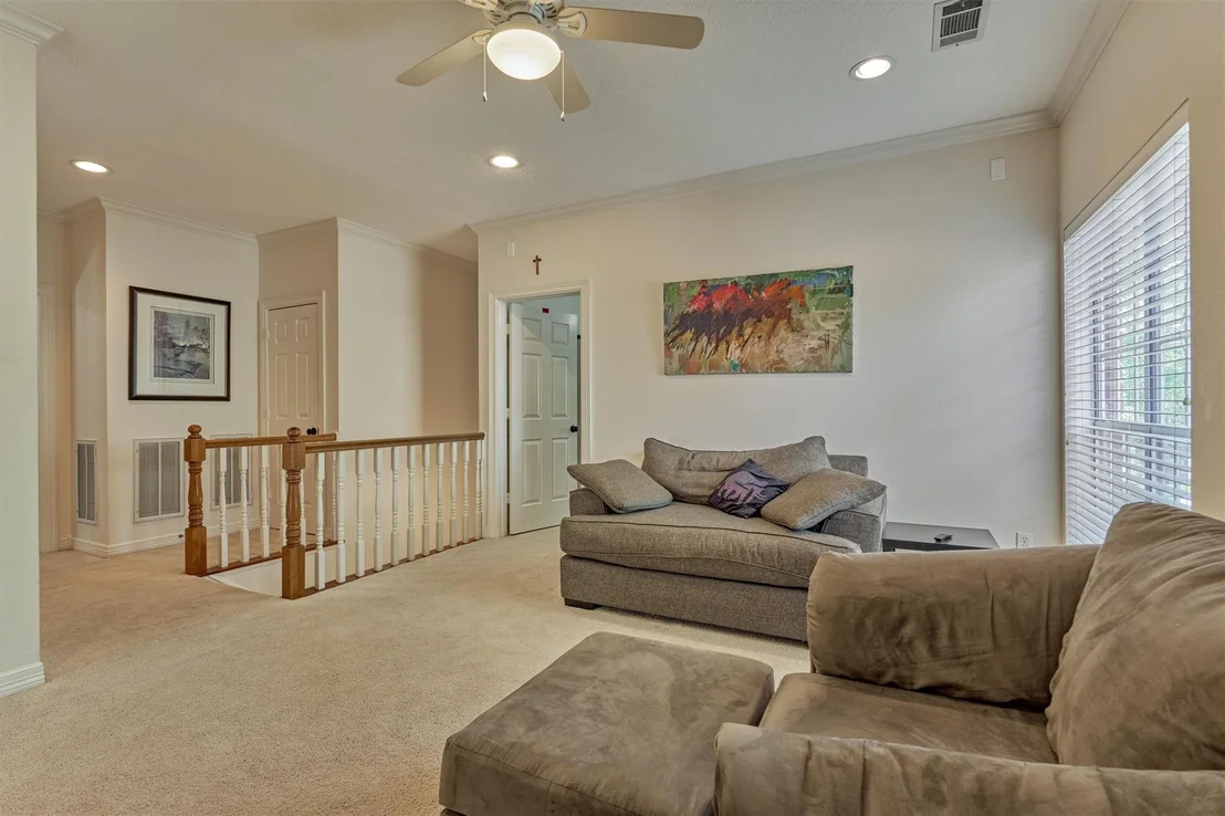 Photo of 115 E Shadowpoint Circle