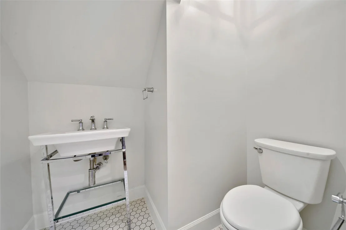 Photo of 1034 Thornton Road