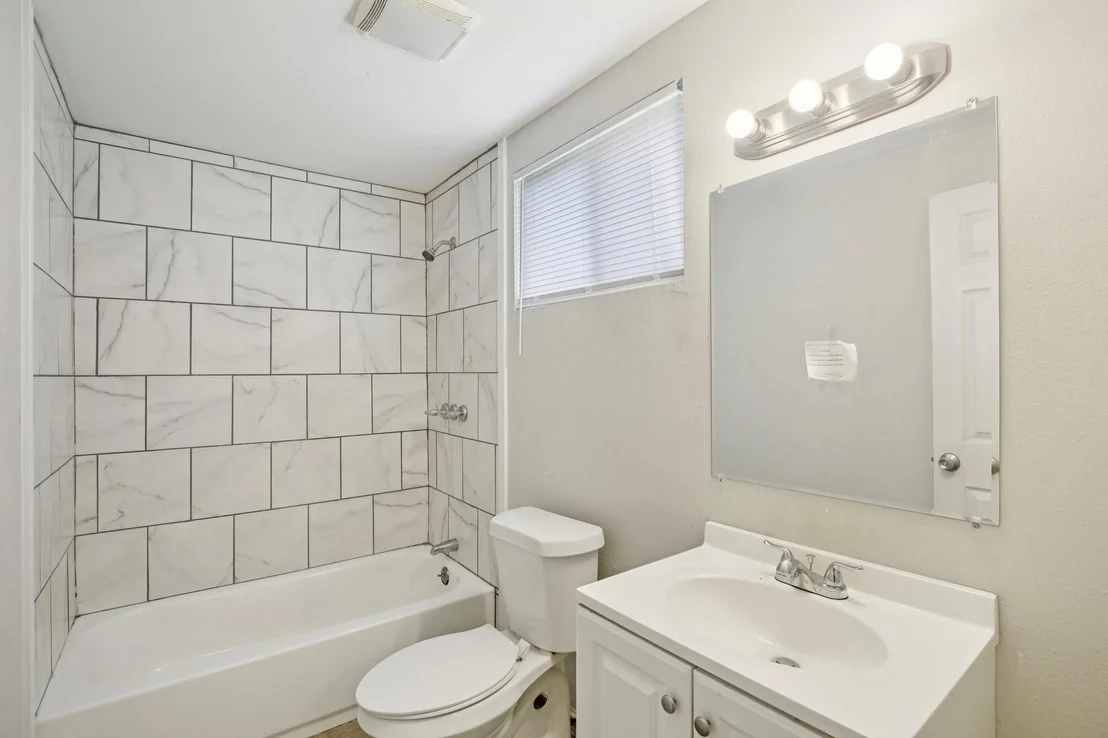 Photo of 1531 W 8th Street