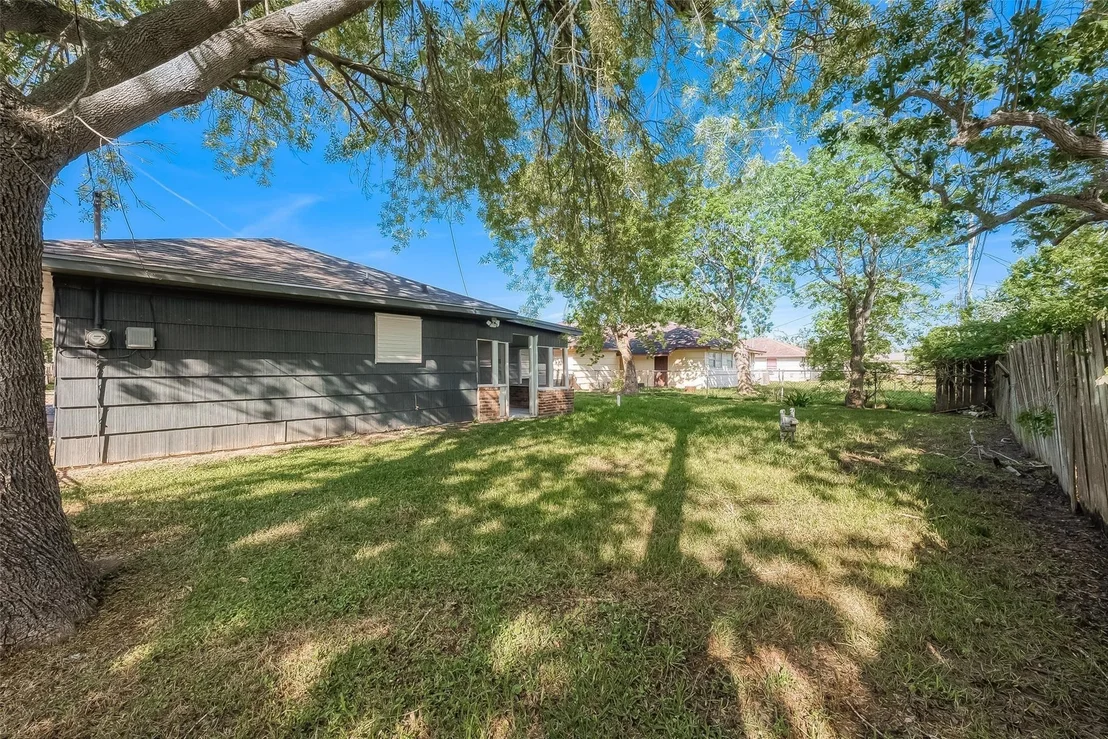 Photo of 715 W 9th Street