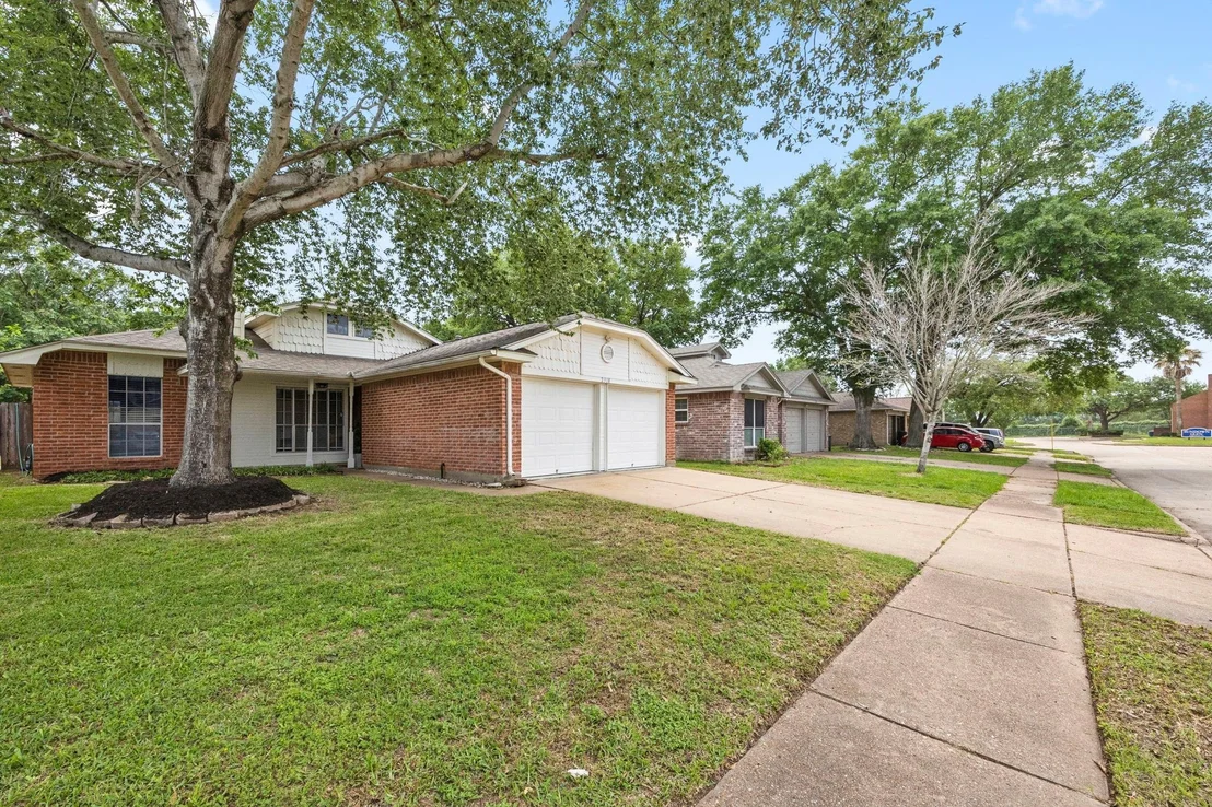 Photo of 2918 Walnut Springs Drive