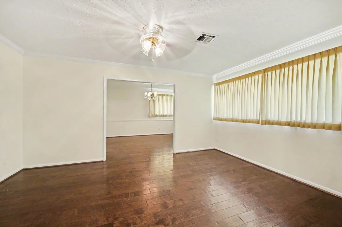 Photo of 26222 Oakhurst Drive