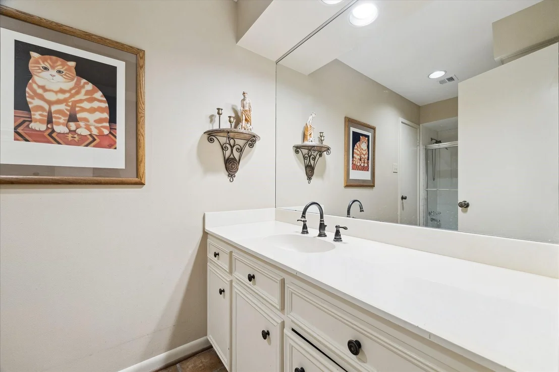 Photo of 306 Commodore Way