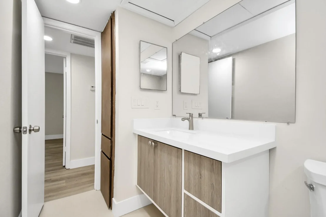 Photo of Unit 30 at 7575 Katy Freeway