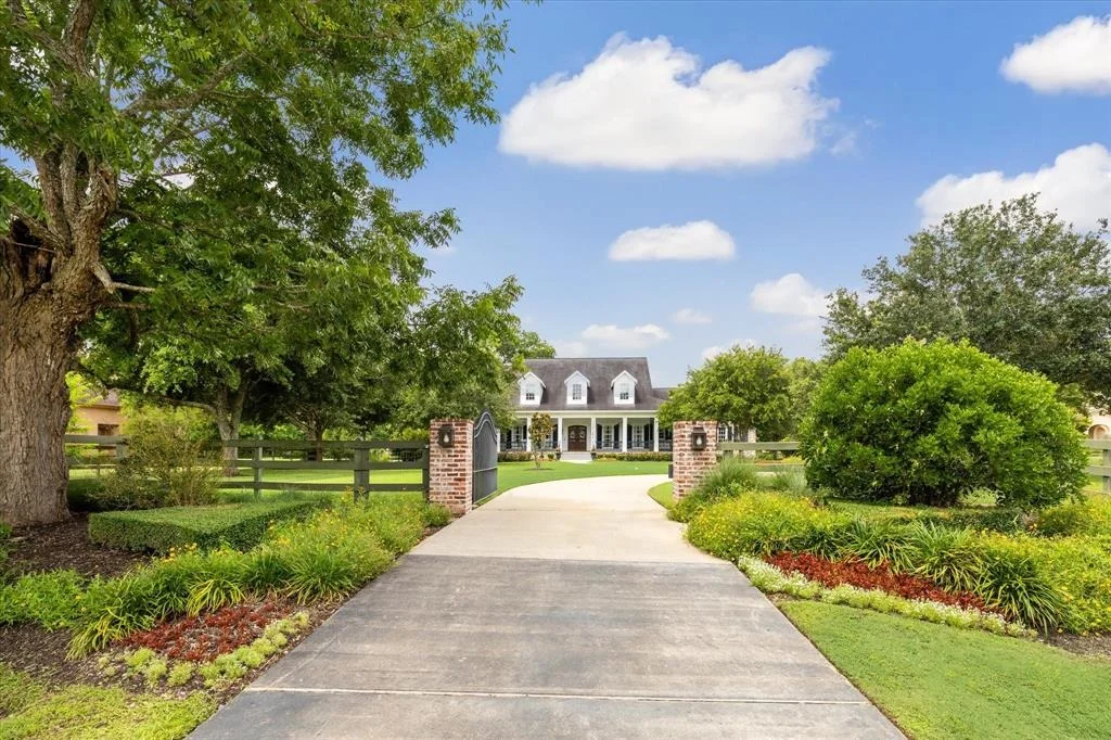 Photo of 31243 Riverlake Road