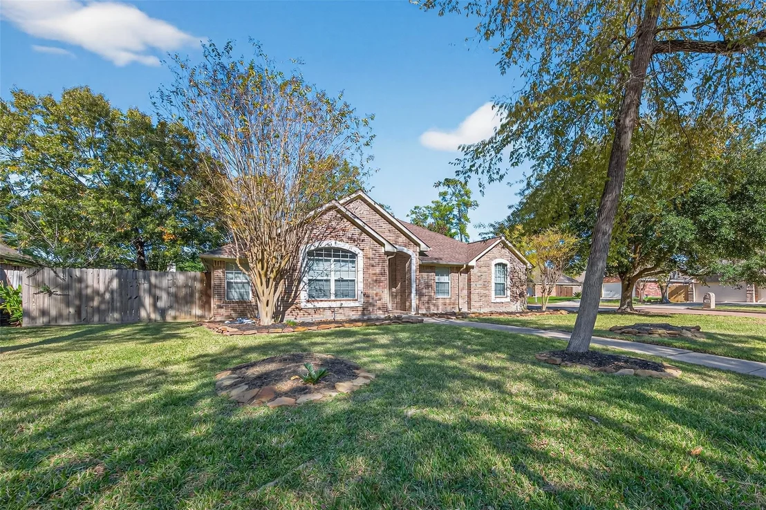 Photo of 3327 Willowbend Road