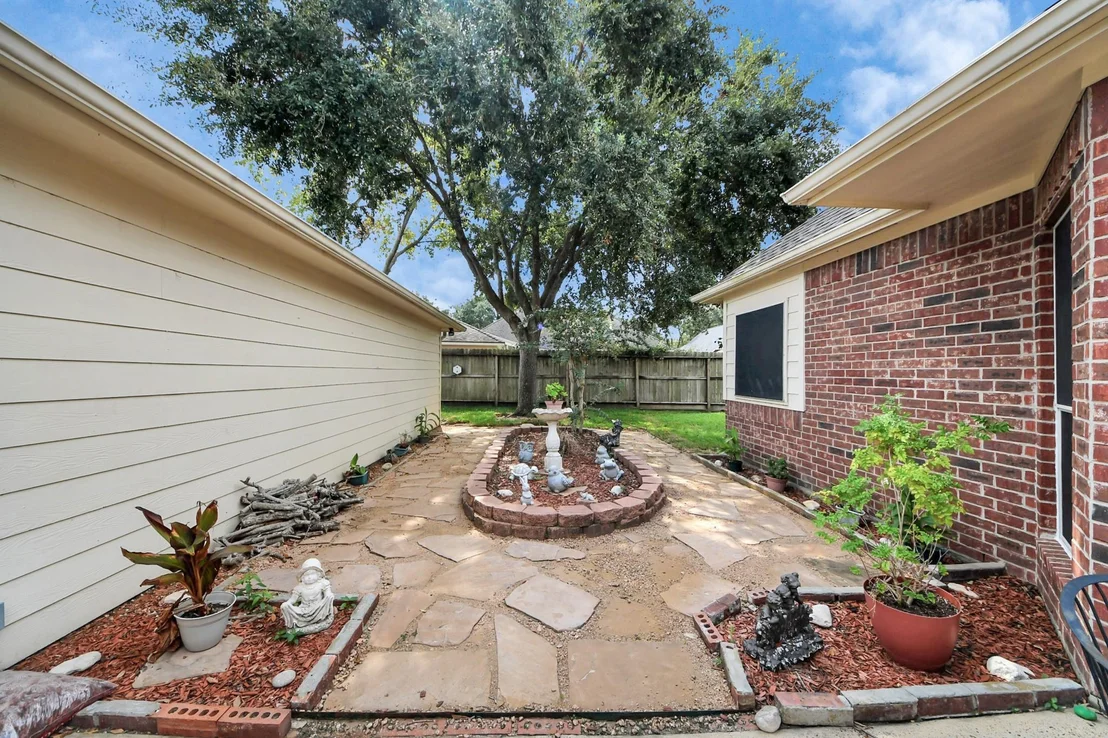 Photo of 6204 Raintree Drive