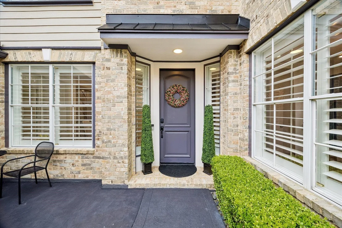 Photo of 15 W Beckonvale Circle
