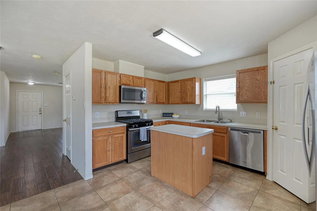 Photo of 23919 Kingbriar Drive