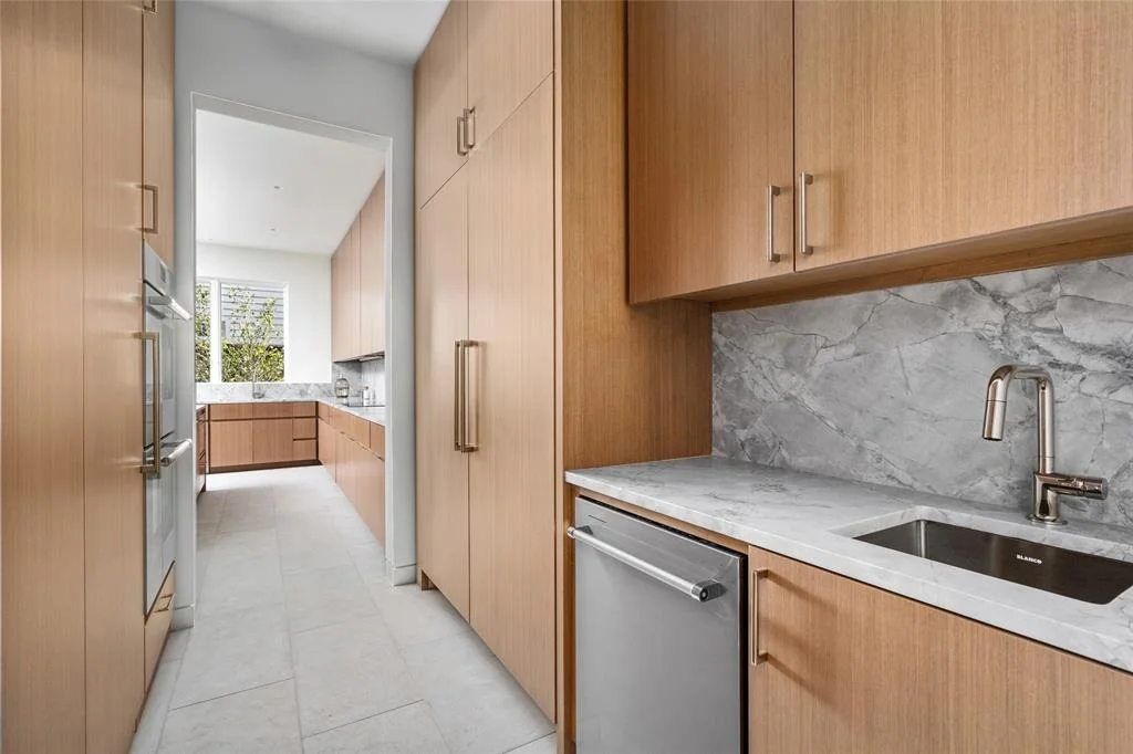 Photo of 2215 Albans Road
