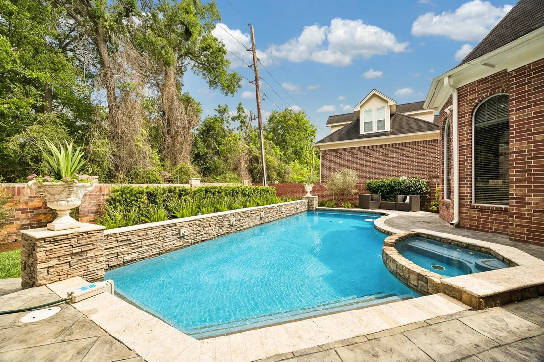 Photo of 907 Enclave Lake Drive