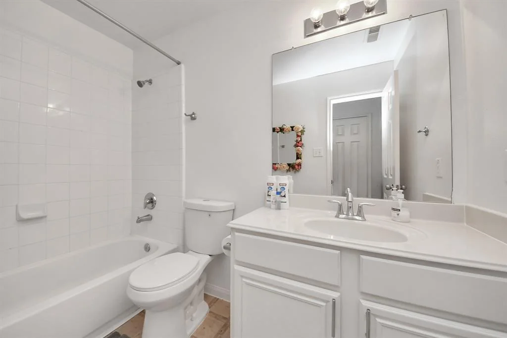 Photo of 6043 Moscone Court