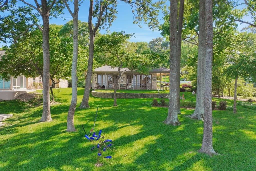Photo of 251 Lake Oaks Boulevard