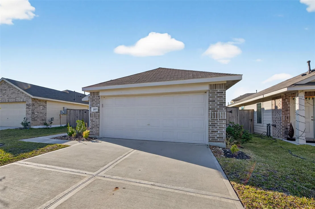 Photo of 21015 Longeni Drive