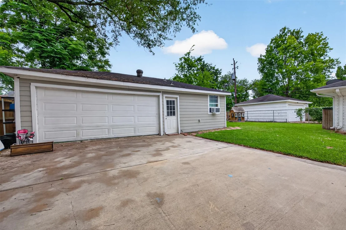 Photo of 11107 Cedarhurst Drive