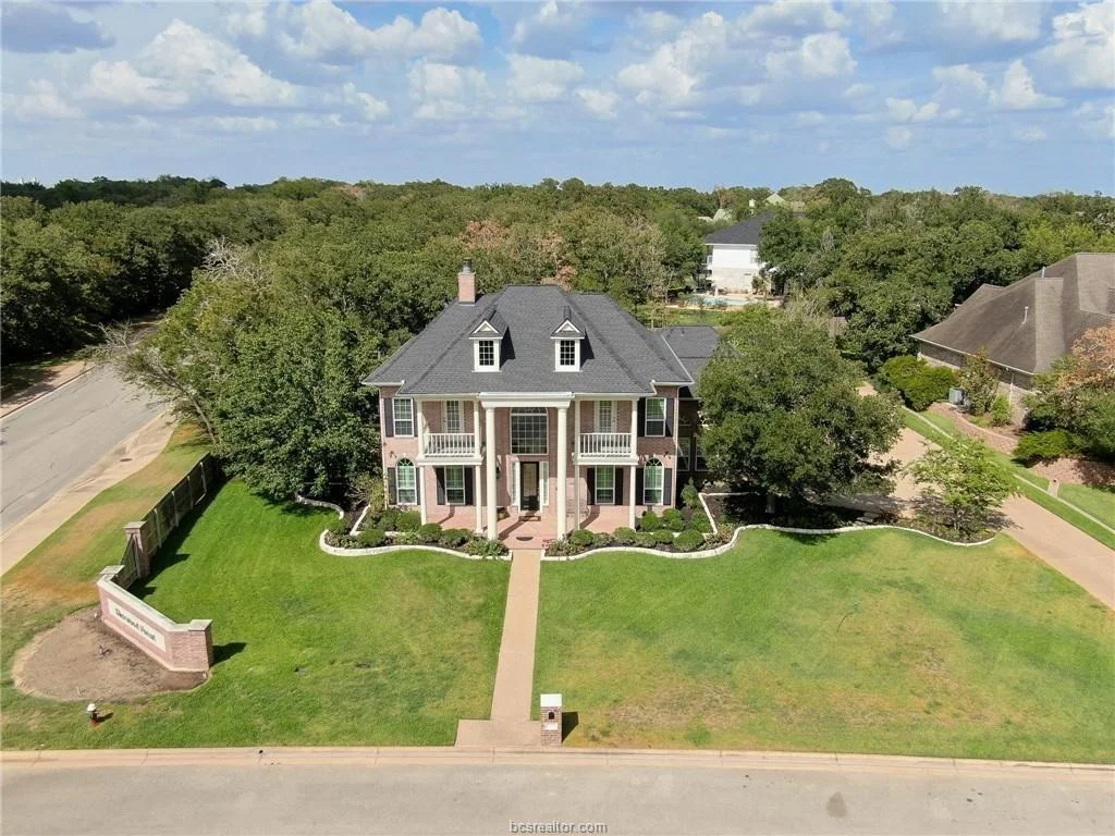 Photo of 4304 Hyde Park Lane
