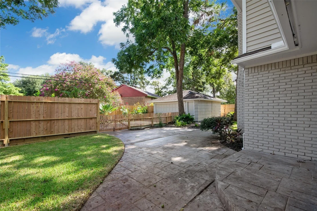 Photo of 5026 Saxon Drive
