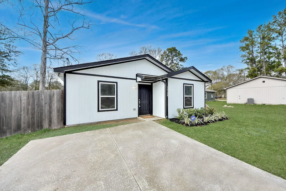 Photo of 16124 Brettwood Lane
