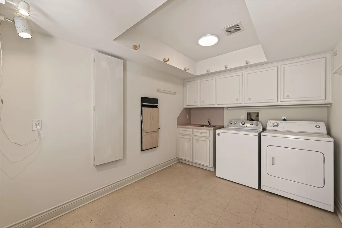 Photo of 5437 Loch Lomond Drive
