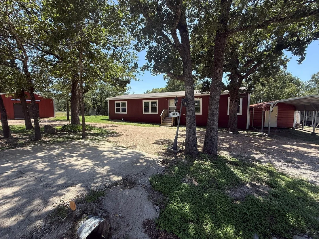 Photo of 600 Lakeview Loop
