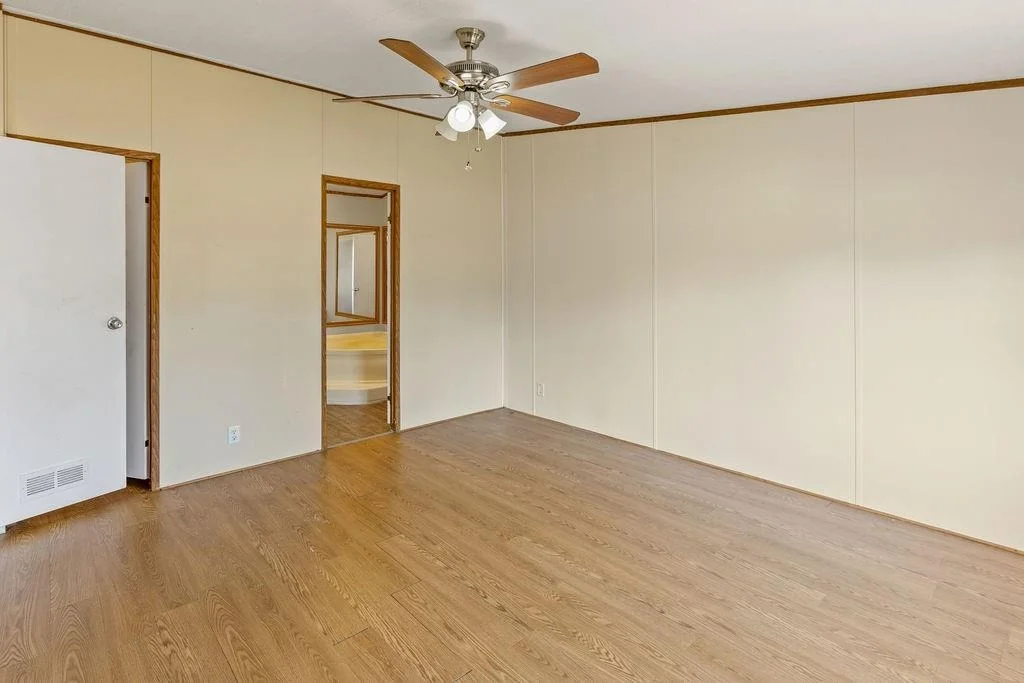 Photo of 182 Carmen Boulevard